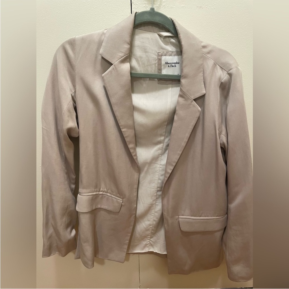 Abercrombie tan blazer XS, new & never worn.